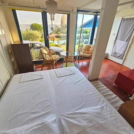 Seafront With Pool Apartament