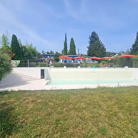 Seafront With Pool Apartament *
