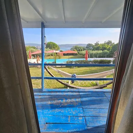 Seafront With Pool 아파트 안카란