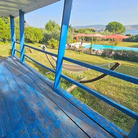 Apartment Seafront With Pool